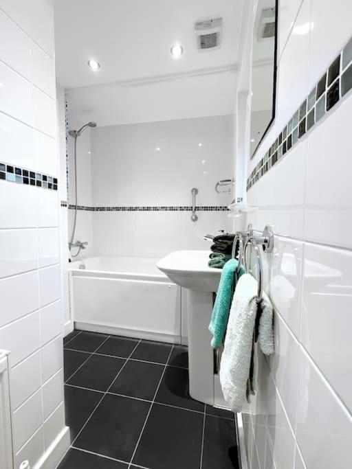 White Eden - Explore Cornwall From A Comfy Central Appartment เซนต์ออสเทลล์ ภายนอก รูปภาพ