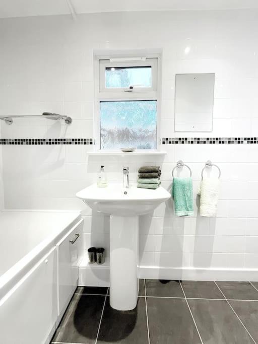 White Eden - Explore Cornwall From A Comfy Central Appartment เซนต์ออสเทลล์ ภายนอก รูปภาพ